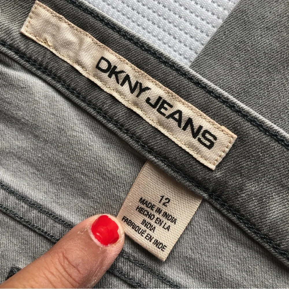 DKNY Y2K Jeans Women’s Size 12 Gray Cropped Denim Pants Skinny-Fit Stretchy